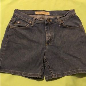 Cabela’s  Women’s Jean Shorts Size 6